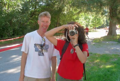 Dave Reed checking Teresa Nightingale’s photo style … Aug 2007